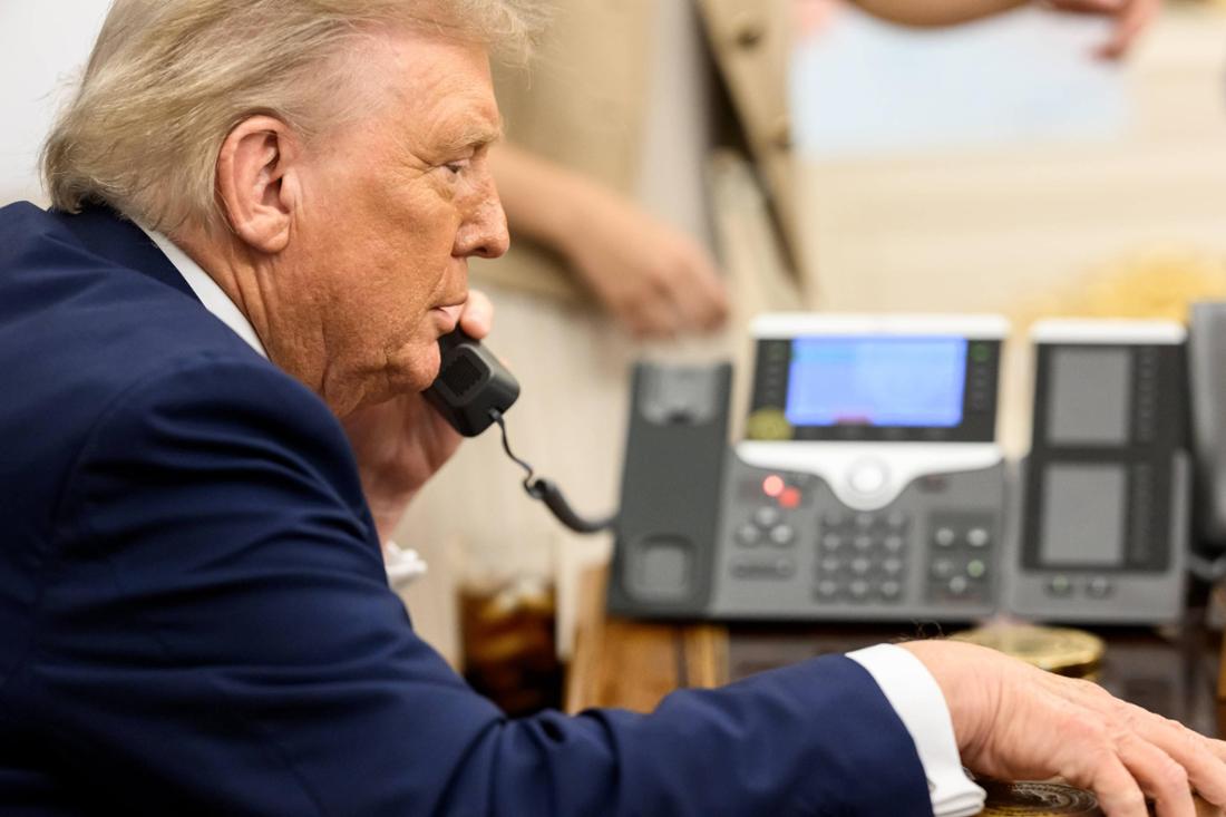 US-Präsident Donald Trump spricht wohl mit dem russischen Präsidenten Wladimir Putin am Telefon.