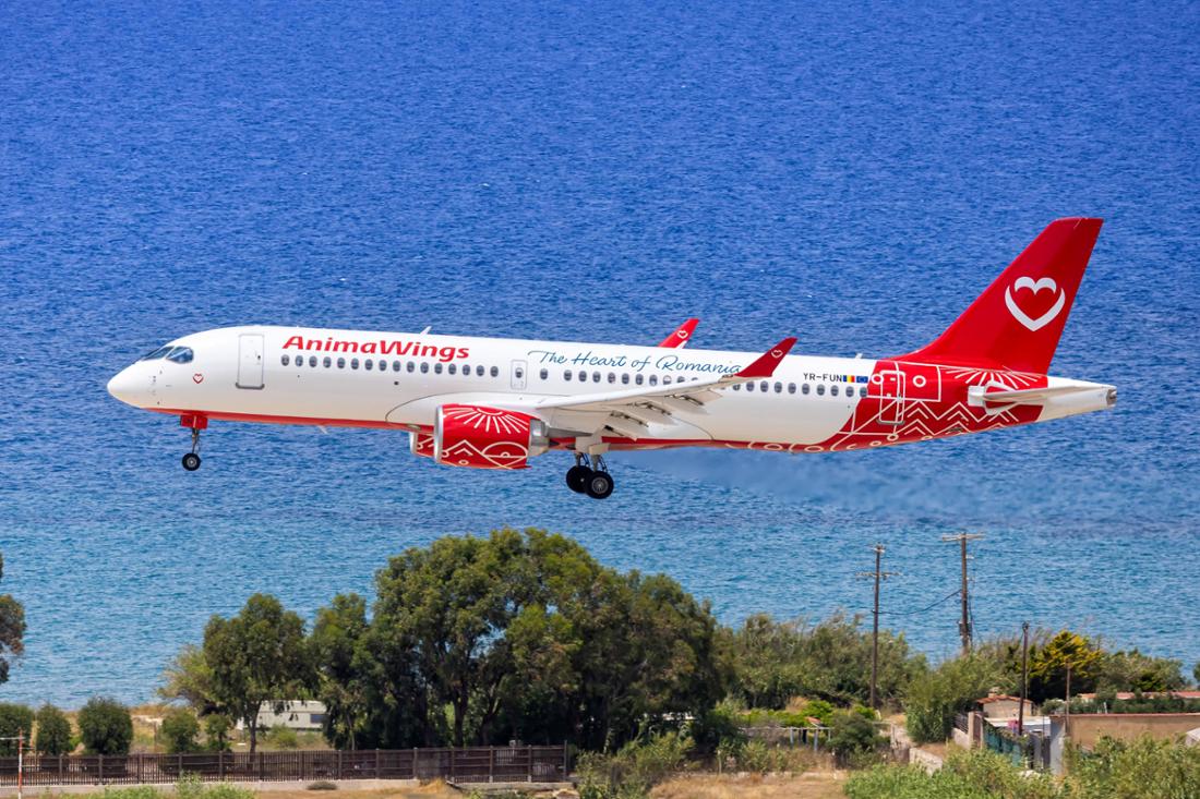 AnimaWings Airbus A220-300 Flugzeug am Flughafen Rhodos in Griechenland