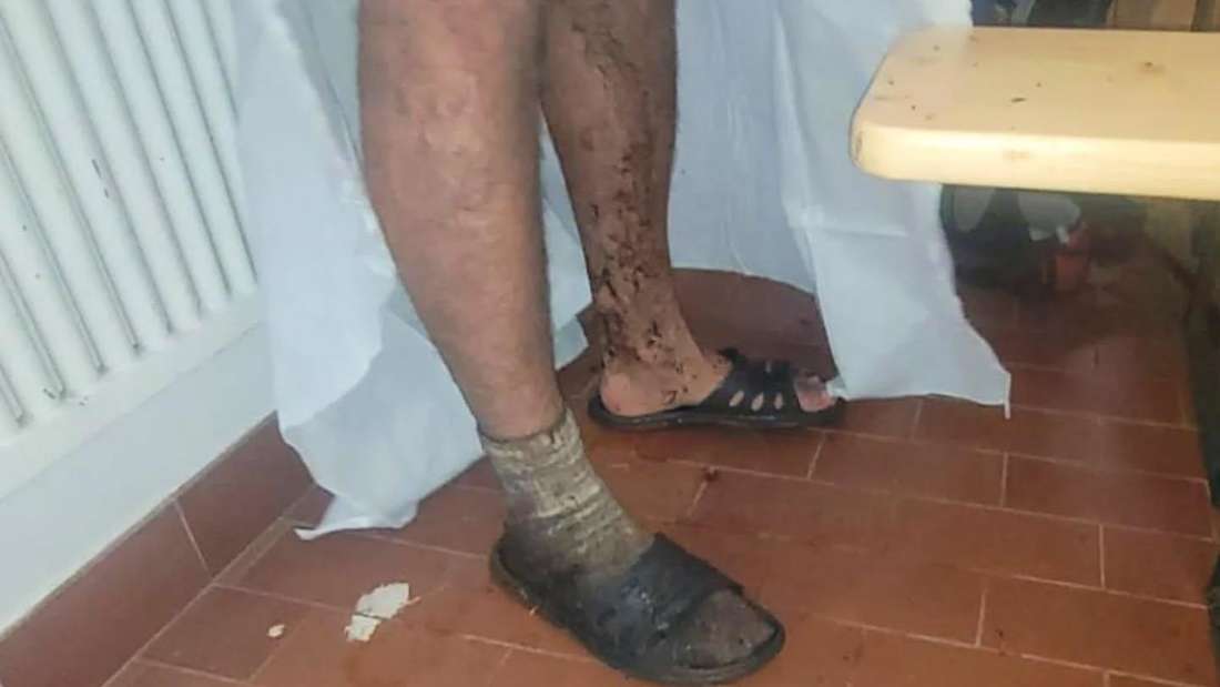 Badelatschen statt Wanderschuhe: Zwei junge Bergwanderer kamen im Allgäu damit vom Weg ab.