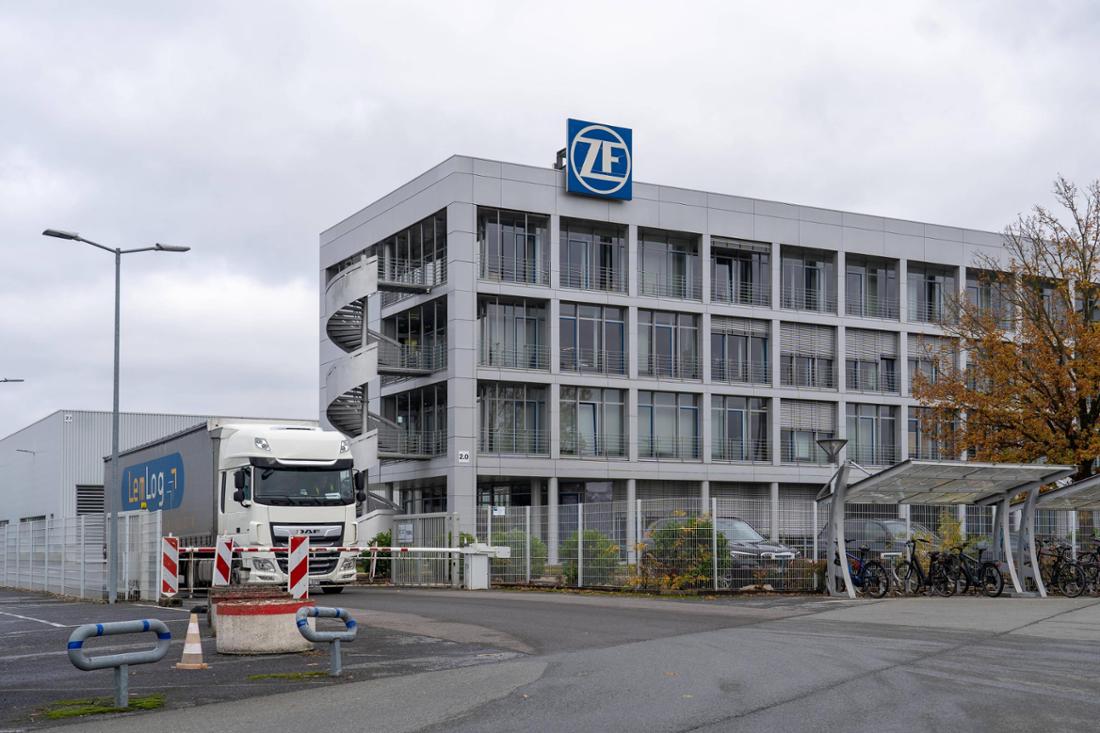 Der Autozulieferer ZF plant wohl den Abbau von bis zu 4000 Stellen am Standort Schweinfurt in Bayern.