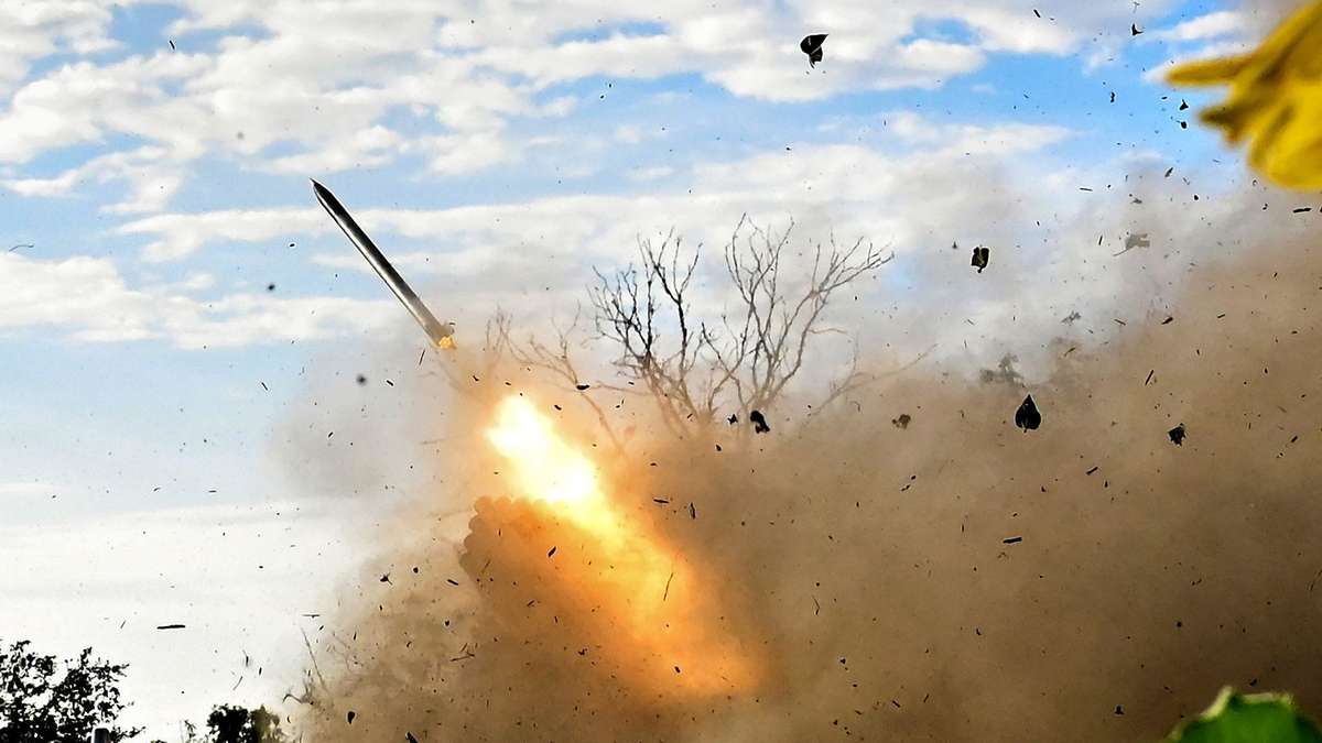 Dutzende Menschen sitzen nach russischem Angriff in Mine fest