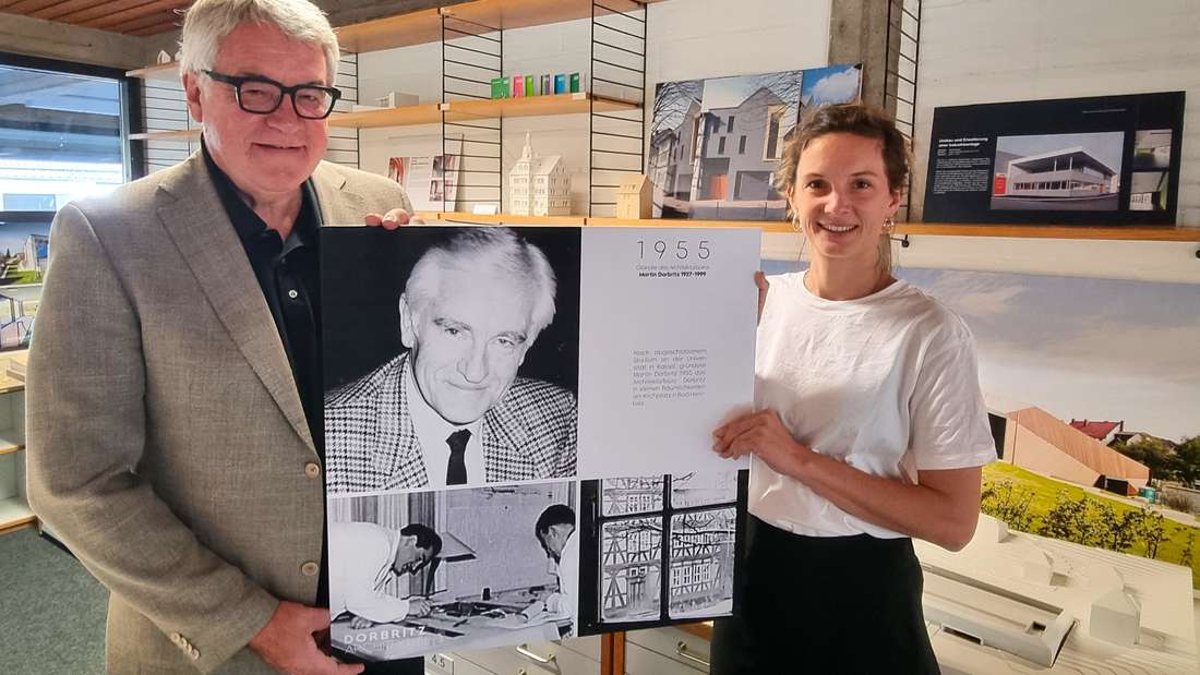 Frank und Freya Dorbritz mit einem Bild von Martin Dorbritz.
