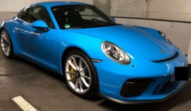 Porsche-Besitzer betritt Tiefgarage und erlebt Schock seines Lebens
