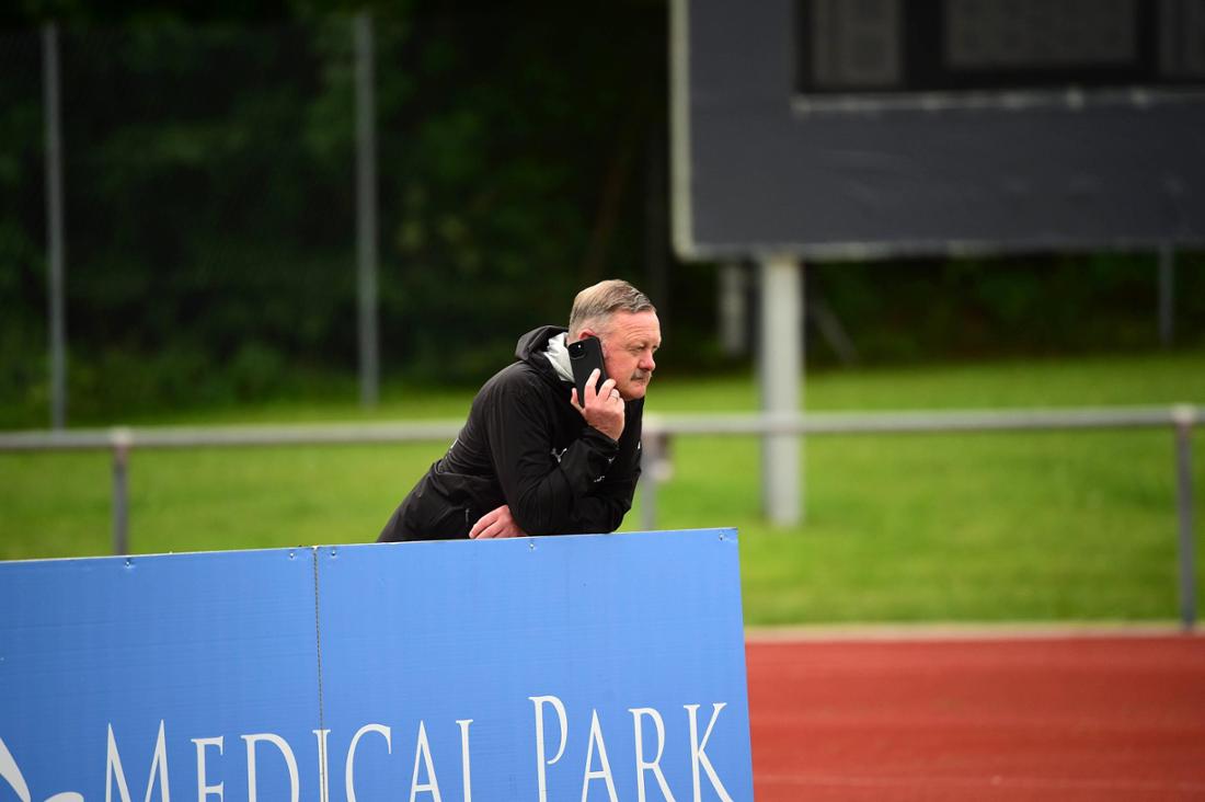 Gladbachs Sportchef Roland Virkus wartet vergebens auf riesige Millionen-Einnahmen.