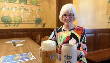 US-Touristin bringt nach 50 Jahren Masskrug zurück ins Hofbräuhaus