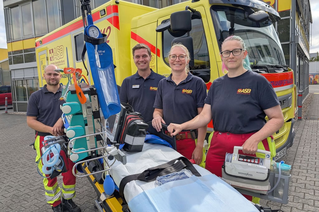 Neuer Intensivkrankenwagen beim ASB in Münster
