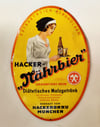 Auf diesem Werbeschild wird Bier von der Krankenschwester serviert.