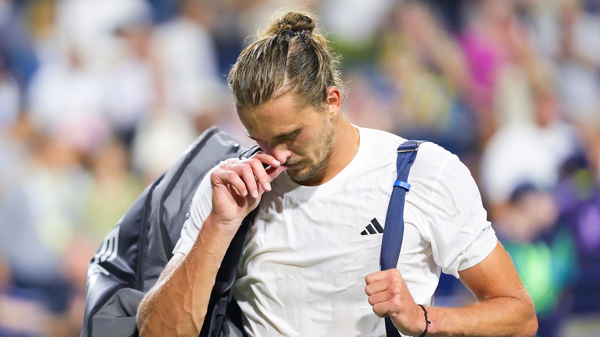 Entkräftet vor den US Open: Kann kaum noch stehen: Zverev verliert, Gegner Alcaraz sorgt sich