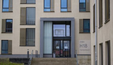 Dublin-Zentren - Nur wenige Migranten in zuständige EU-Länder überstellt - Politik