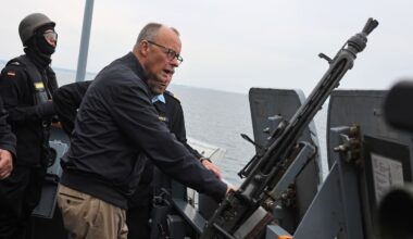 Neue Regierungsstrategie: Geld statt Soldaten in die Ukraine! | Politik