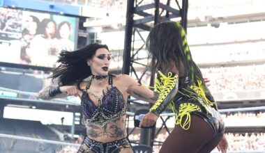WWE: Etwas Seltsames passiert gerade! Geheimnis hinter verschlossenen Türen - BILD