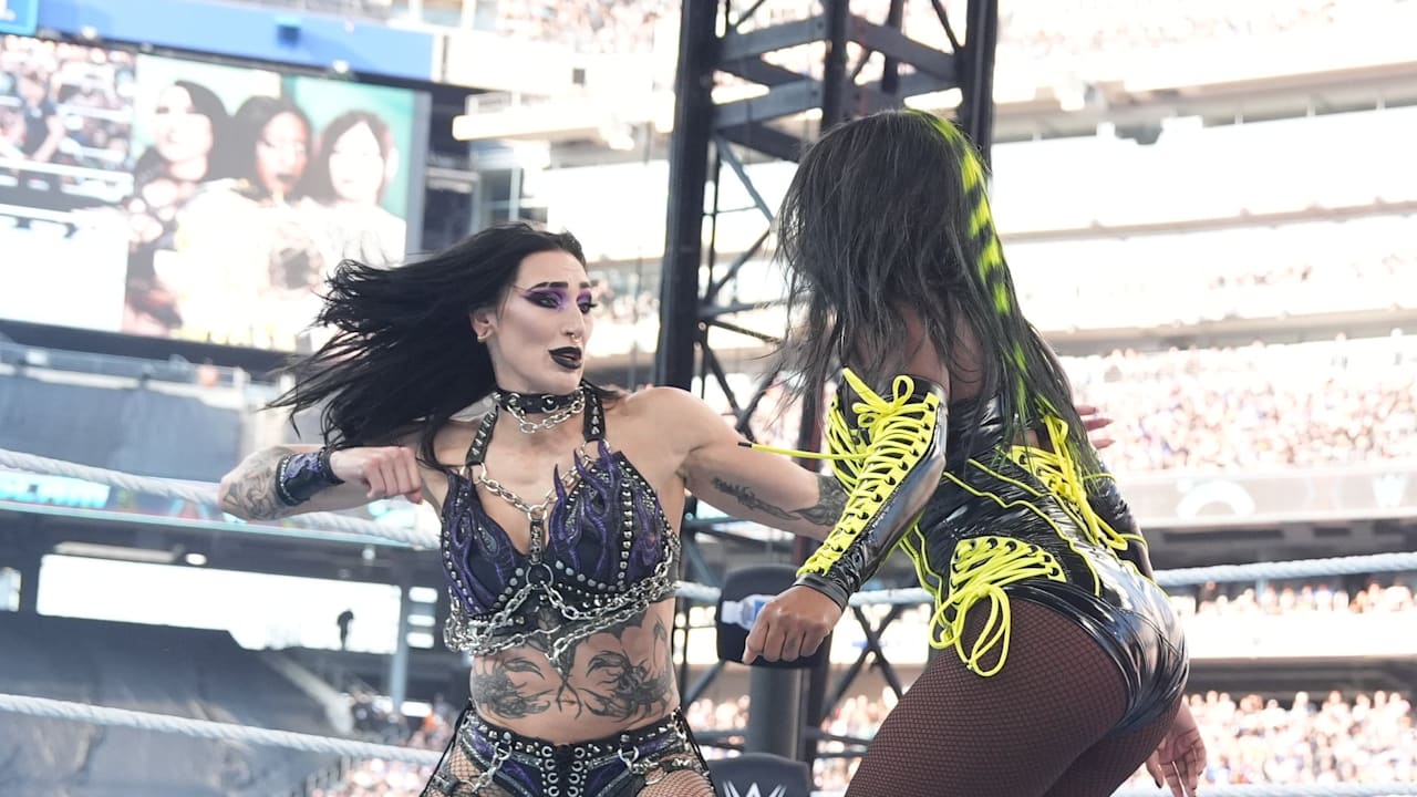 WWE: Etwas Seltsames passiert gerade! Geheimnis hinter verschlossenen Türen - BILD