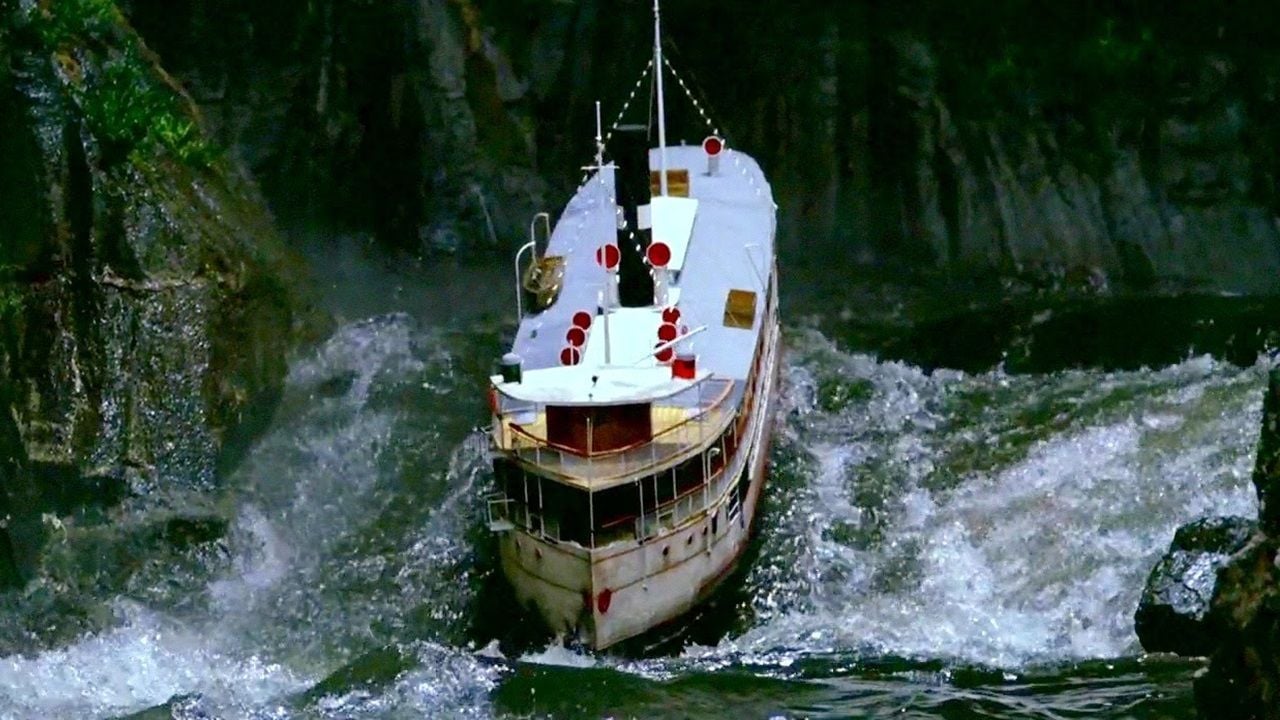Morddrohungen, Flugzeugabstürze und Selbstverstümmelung mit der Motorsäge: So katastrophal war der Dreh eines weltberühmten Abenteuerfilms - Kino News