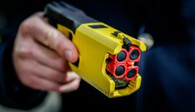 Polizei lähmt Randalierer mit Elektro-Schocker