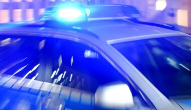 Bus bleibt auf A391 liegen – 50 Fahrgäste müssen umsteigen