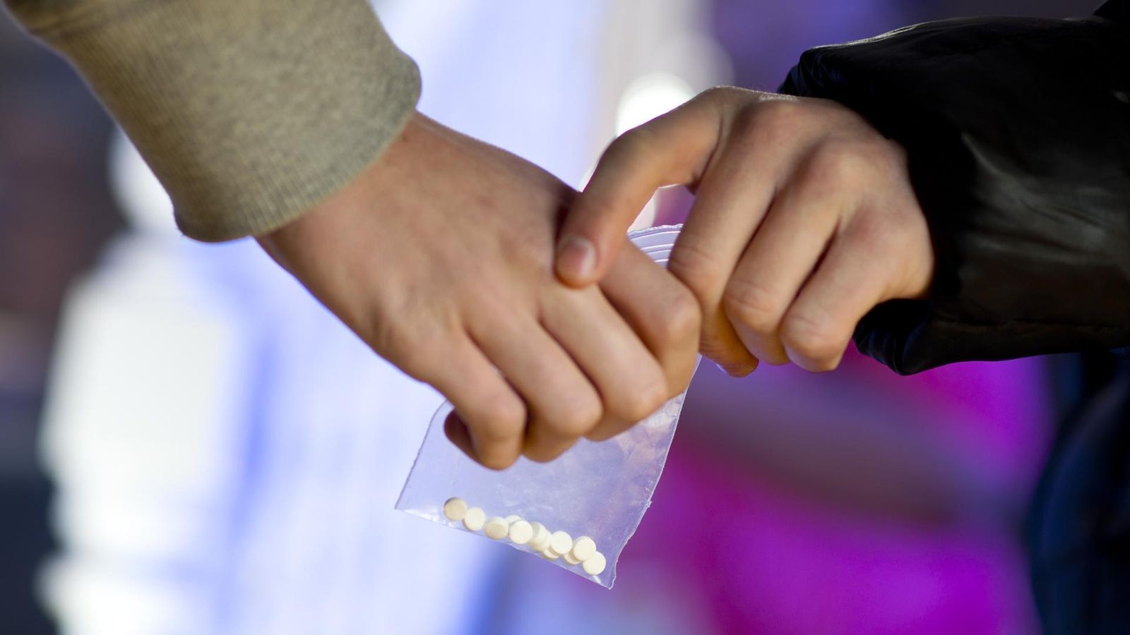 Eine Straße, zweimal Drogen: Duisburger Polizei schlägt zu