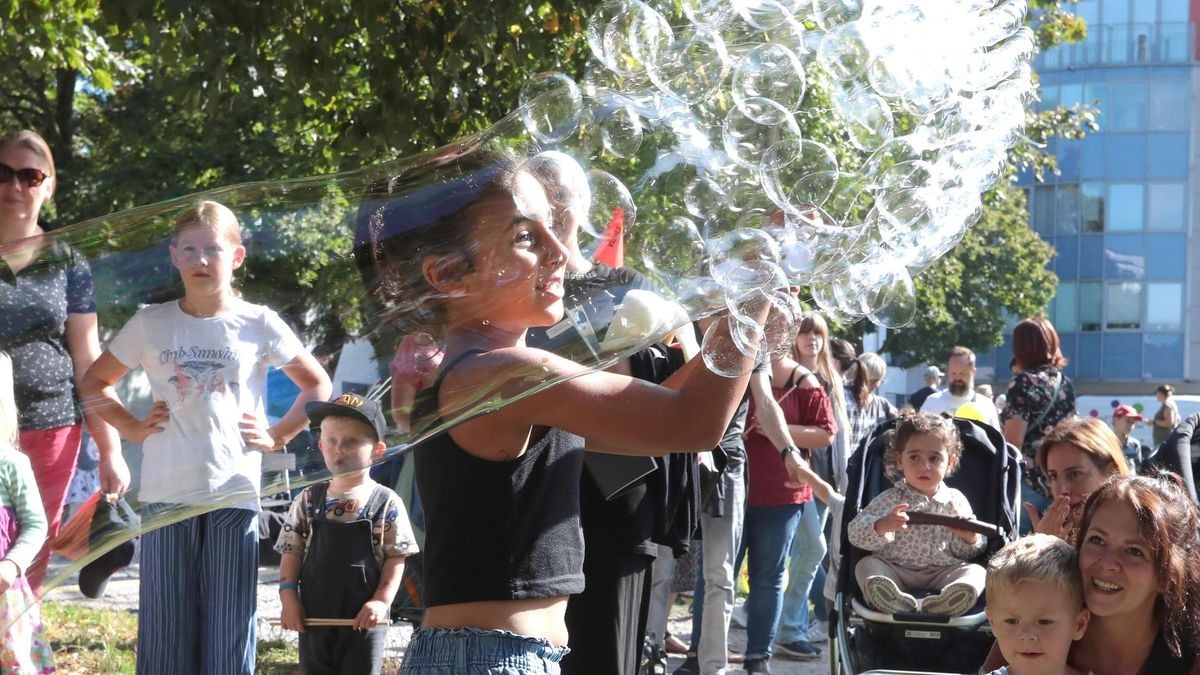 Großes Kinderfest zum Weltkindertag am Innenhafen in Duisburg