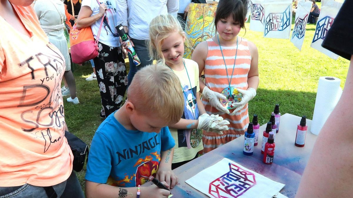 Großes Kinderfest zum Weltkindertag am Innenhafen in Duisburg