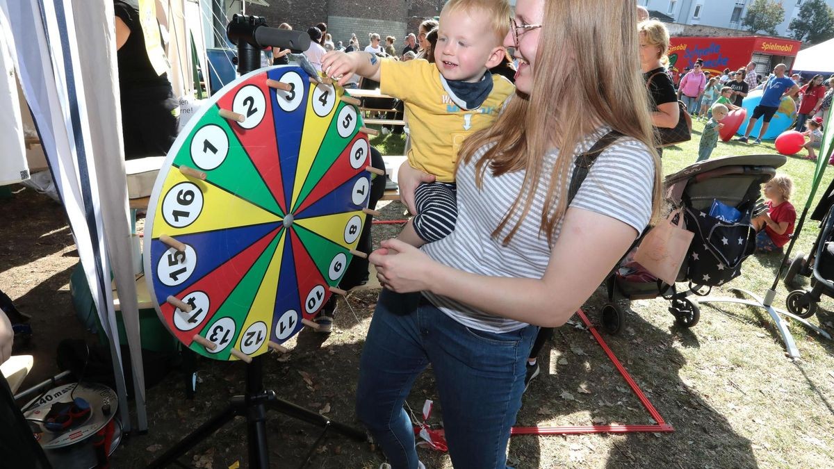 Großes Kinderfest zum Weltkindertag am Innenhafen in Duisburg