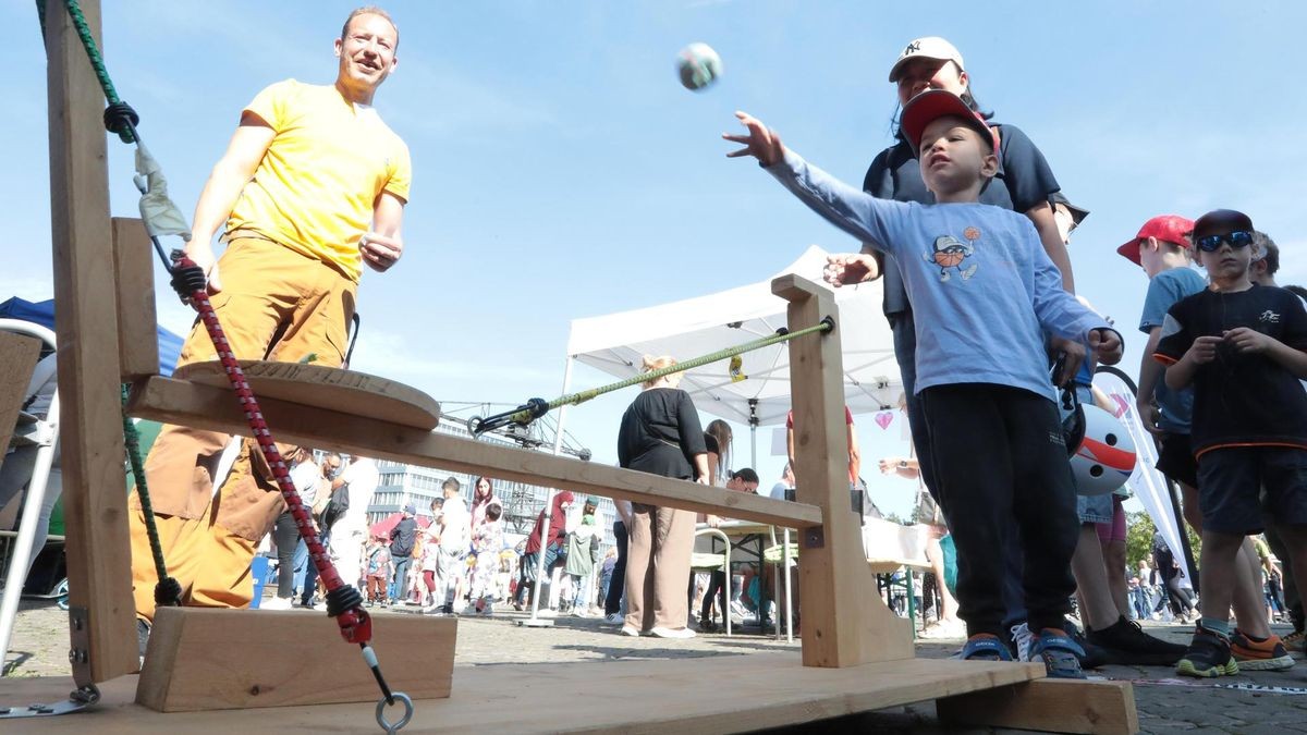 Großes Kinderfest zum Weltkindertag am Innenhafen in Duisburg