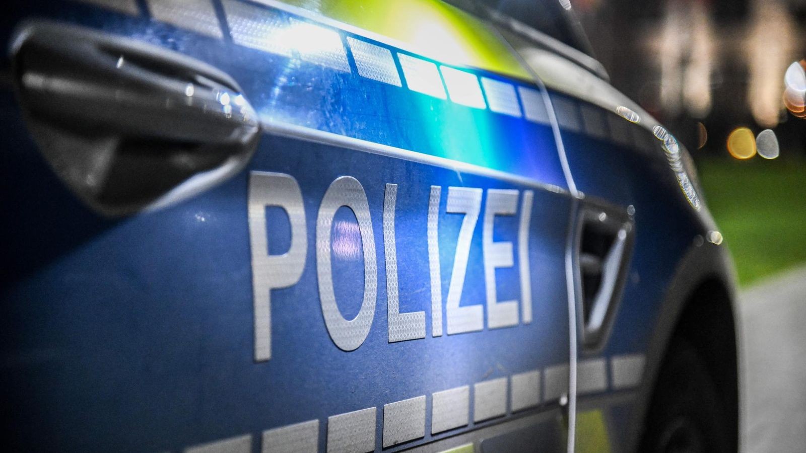 Polizei fahndet nach vier Jugendlichen