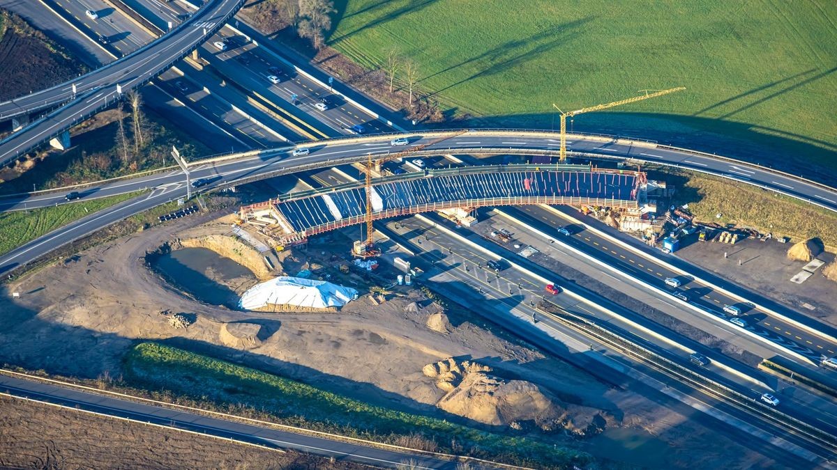 Das Foto von Dezember 2024 zeigt das neue Bauwerk 4 neben der aktuellen Strecke. (Archivfoto)
