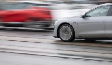 Betrunkener Raser mit getuntem Auto und Messer erwischt