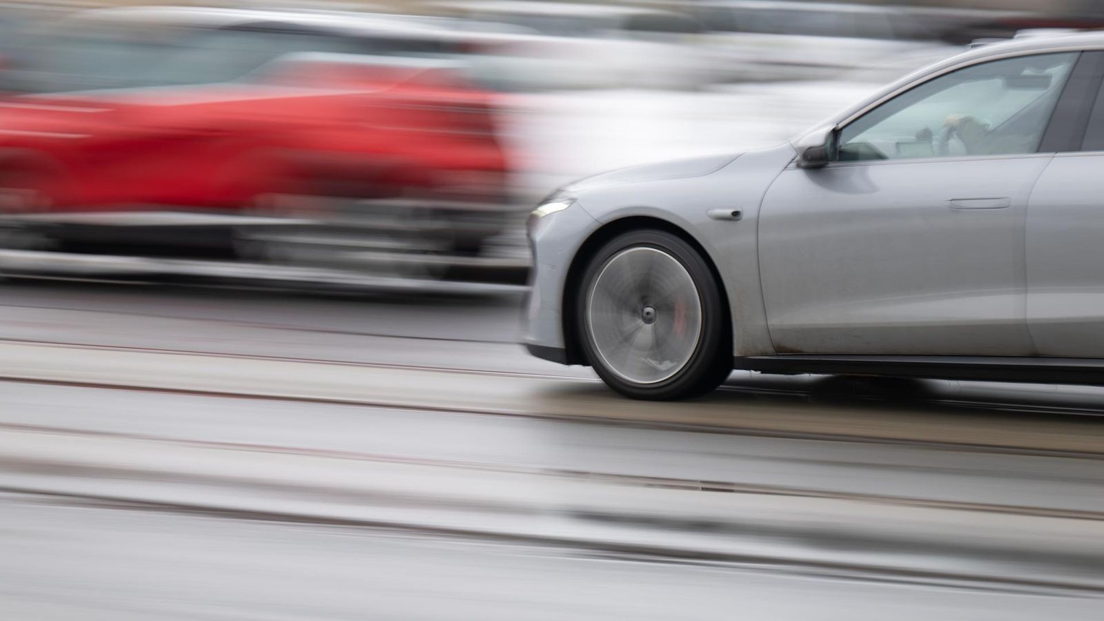 Betrunkener Raser mit getuntem Auto und Messer erwischt