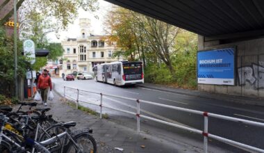 Kind (6) prallt bei Fahrradunfall mit einem Bus zusammen