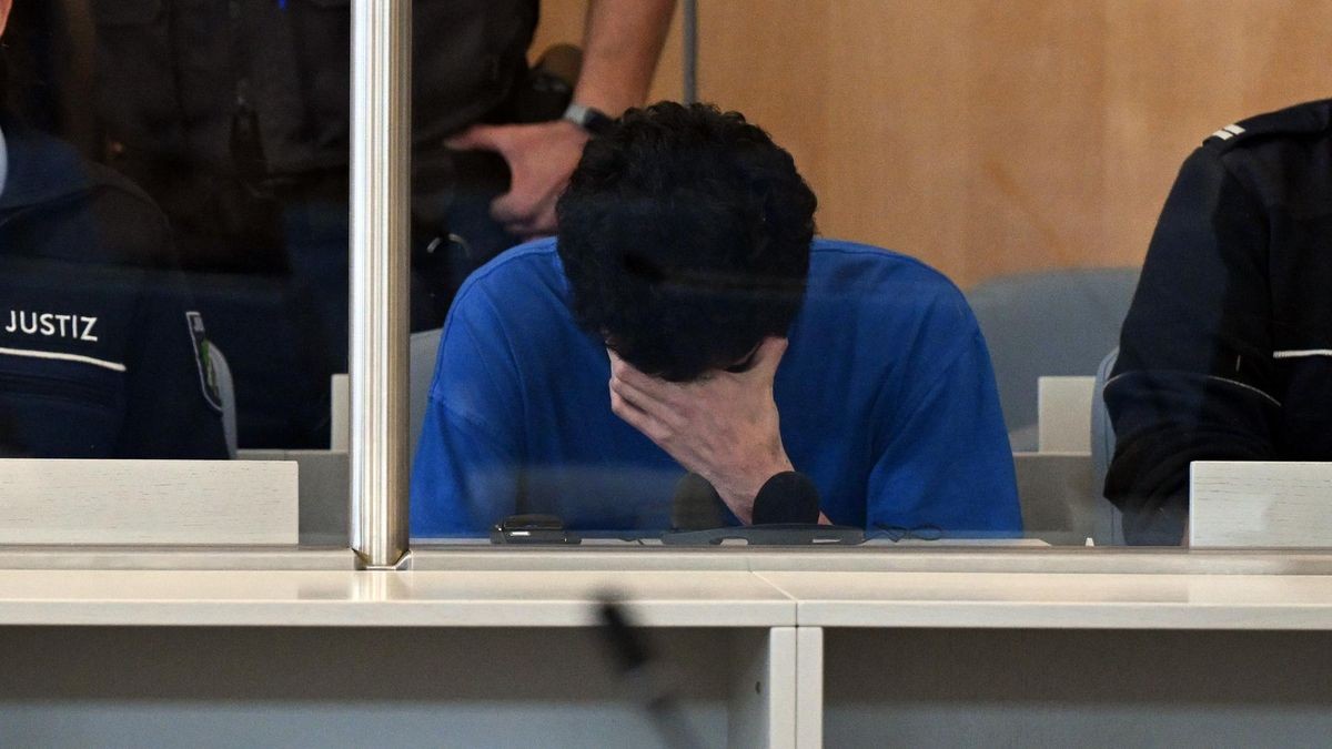Seit Ende Mai läuft vor dem Düsseldorfer Oberlandesgericht der Prozess gegen Issa al Hassan. Dem Angeklagten aus Syrien wird dreifacher Mord, zehnfacher Mordversuch und Mitgliedschaft in einer Terrorvereinigung vorgeworfen. 