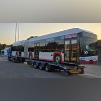 13 von 14 Wasserstoff-Gelenkbussen sind laut DVG bereits in Duisburg angekommen.