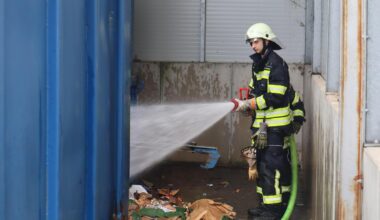 Mit 50 Einsatzkräften in Groß Schwülper: Müllpresse überhitzt