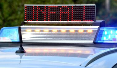 Auto schleudert gegen Linienbus – auch drei Kinder verletzt