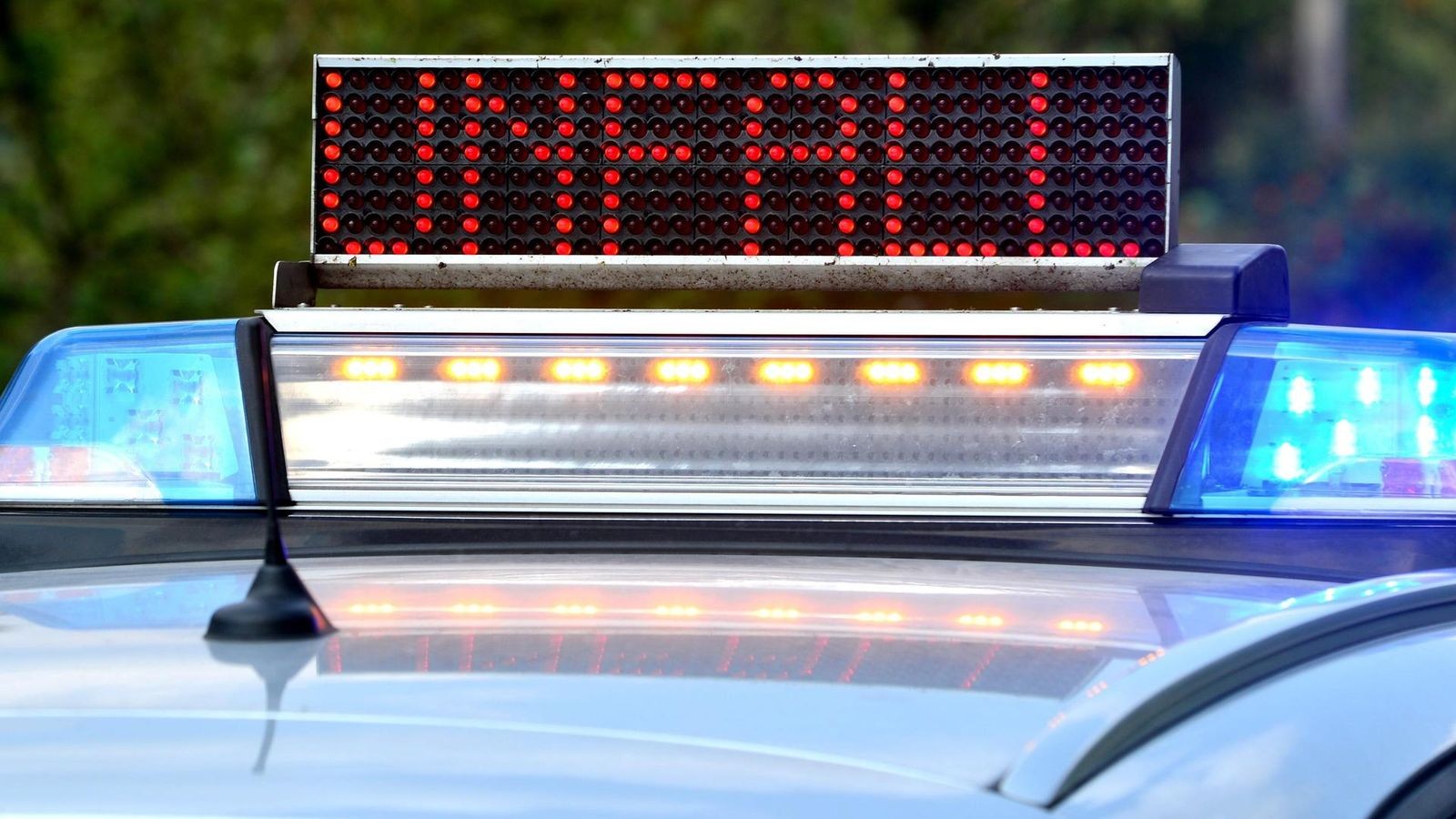 Auto schleudert gegen Linienbus – auch drei Kinder verletzt