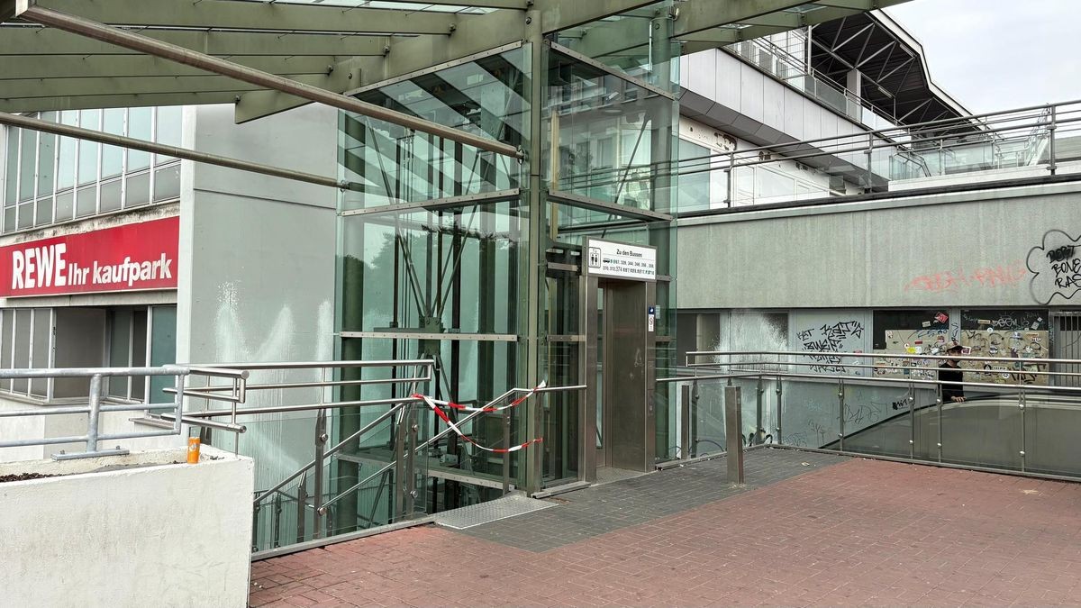Zwei Bochumer am Unicenter von Unbekanntem attackiert
