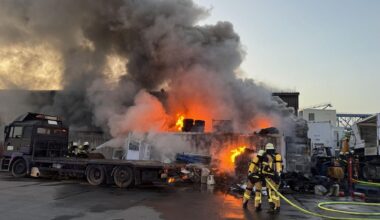 Brand im Essener Stadthafen: Große Rauchwolke zu sehen