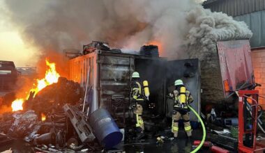 Container und Lkw in Flammen