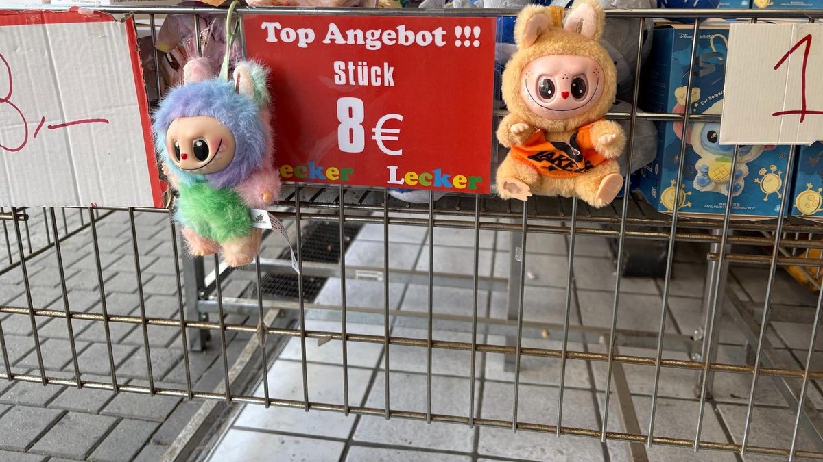 Labubu-Imitate gibt es in verschiedenen Geschäften in Bochum. Zum Beispiel auch in einem Wattenscheider Süßigkeitenladen. 