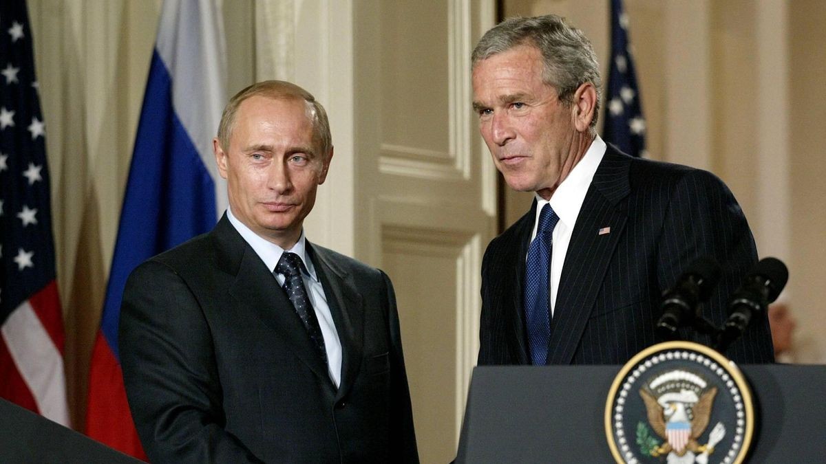 Wladimir Putin (links) und George W. Bush, der behauptete, in die Seele des russischen Präsidenten geblickt zu haben.
