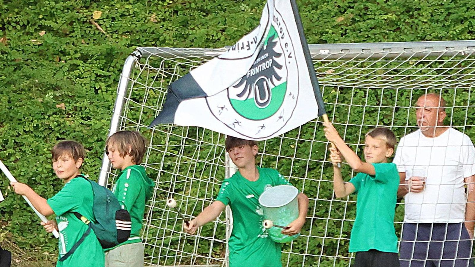 „Wir haben mit Stöckern und einer Mülltonne angefangen“