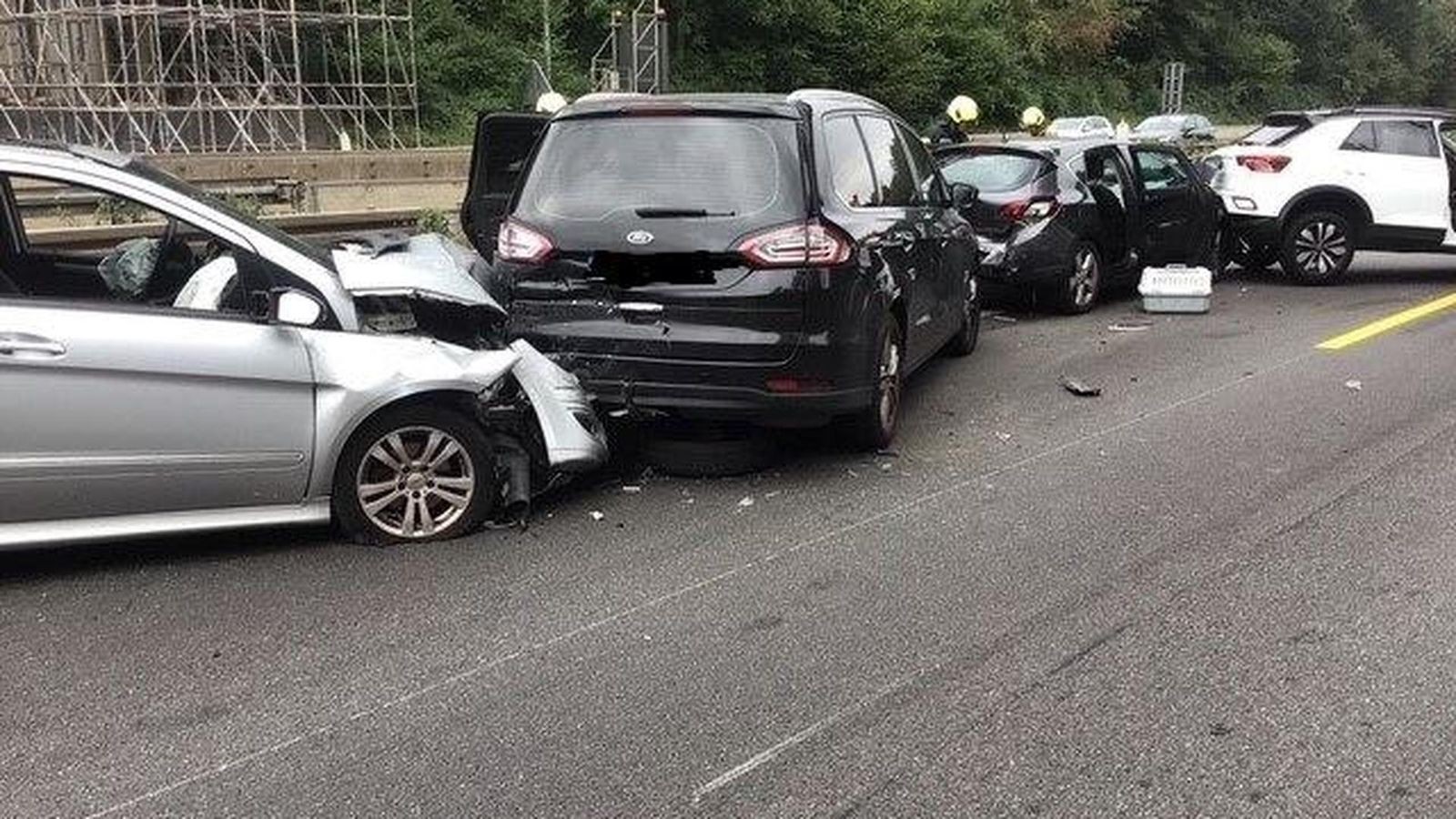Massenkarambolage im Baustellenbereich auf der A2