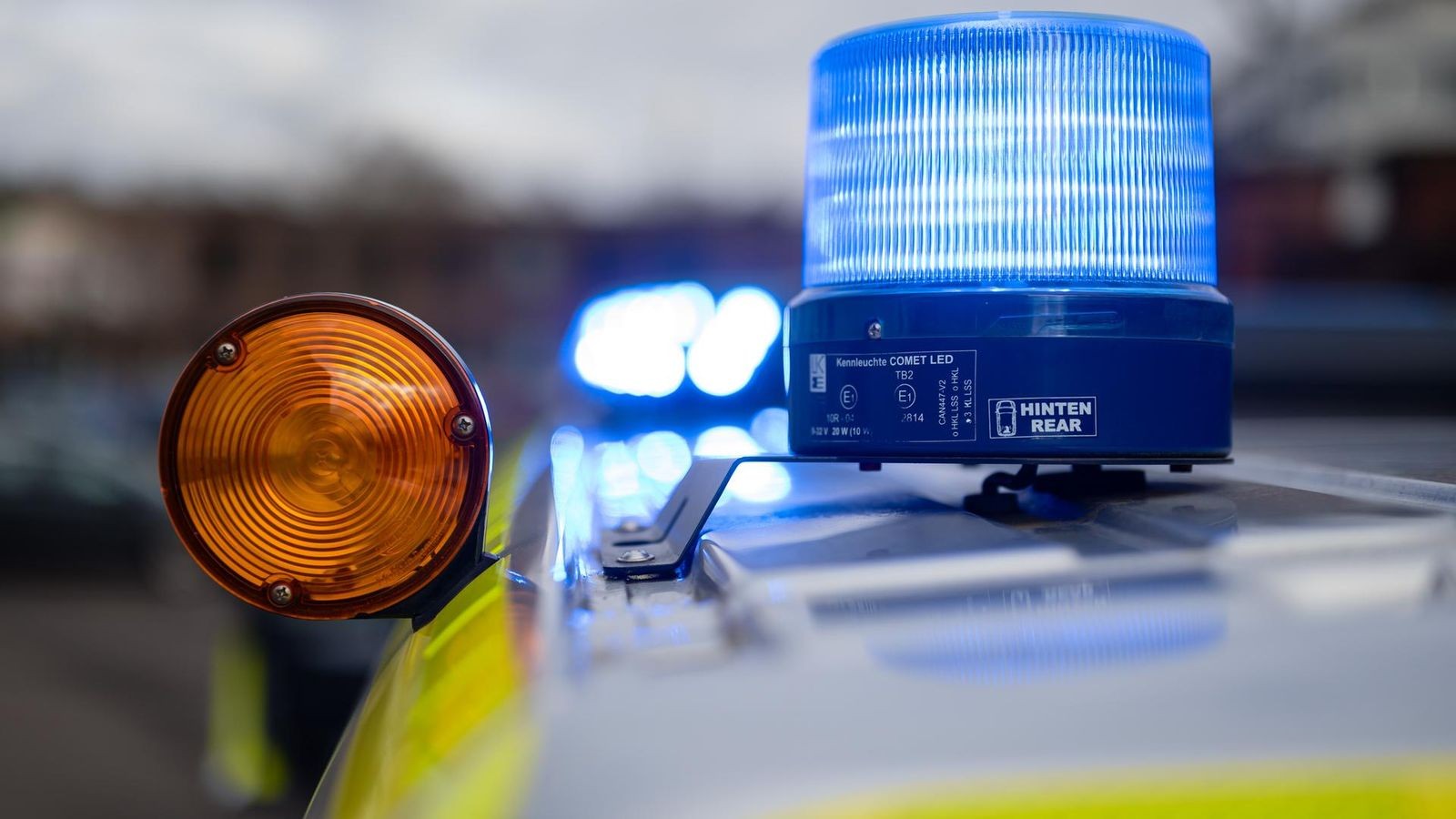 Illegales Rennen: Jugendlicher versucht, Polizisten umzufahren