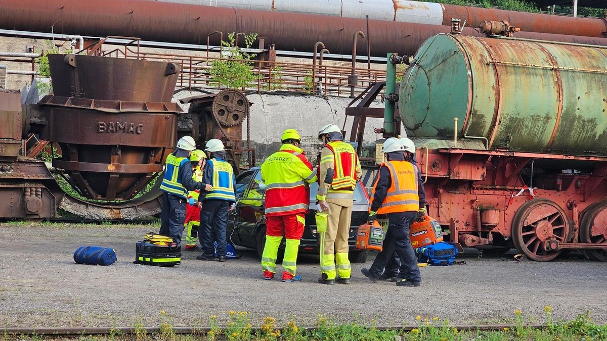  Foto Feuerwehr Hattingen Löschzug Nord 