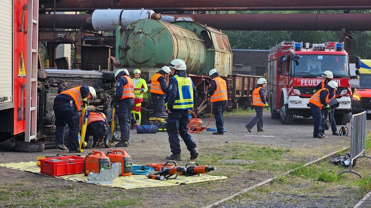  Foto Feuerwehr Hattingen Löschzug Nord 