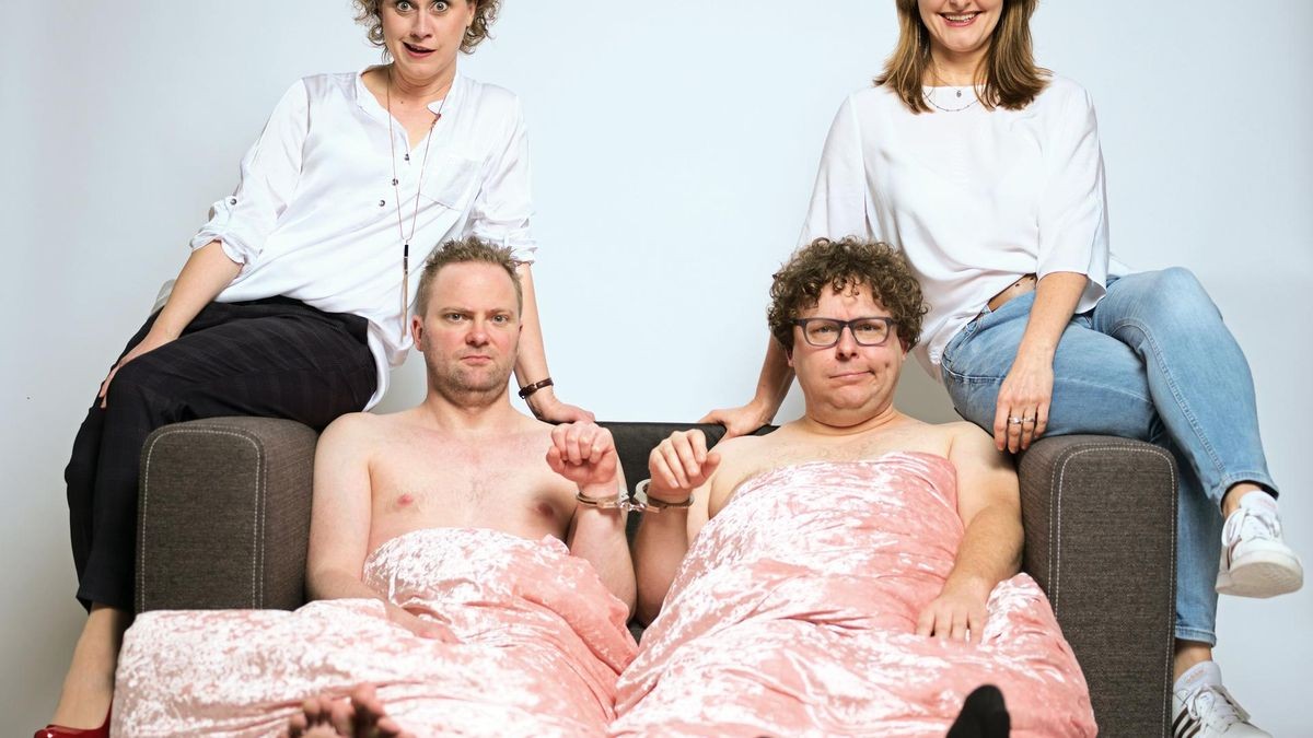 „Nackte Tatsachen“ präsentieren in Stratmanns Theater mit (v.l.) Michèle Connah, Jan-Philipp Keller, Kristof Stößel und Stephanie Krüger. 