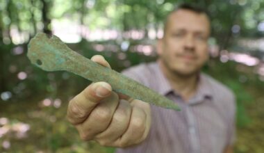 Spaziergänger entdecken Waffe aus der Bronzezeit in Thüringen