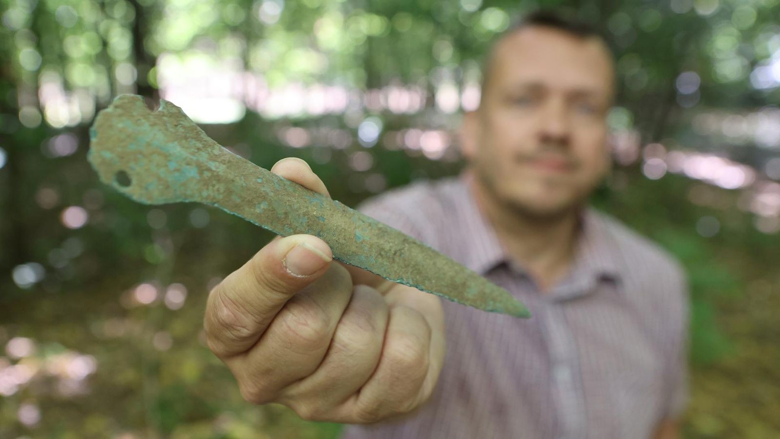 Spaziergänger entdecken Waffe aus der Bronzezeit in Thüringen