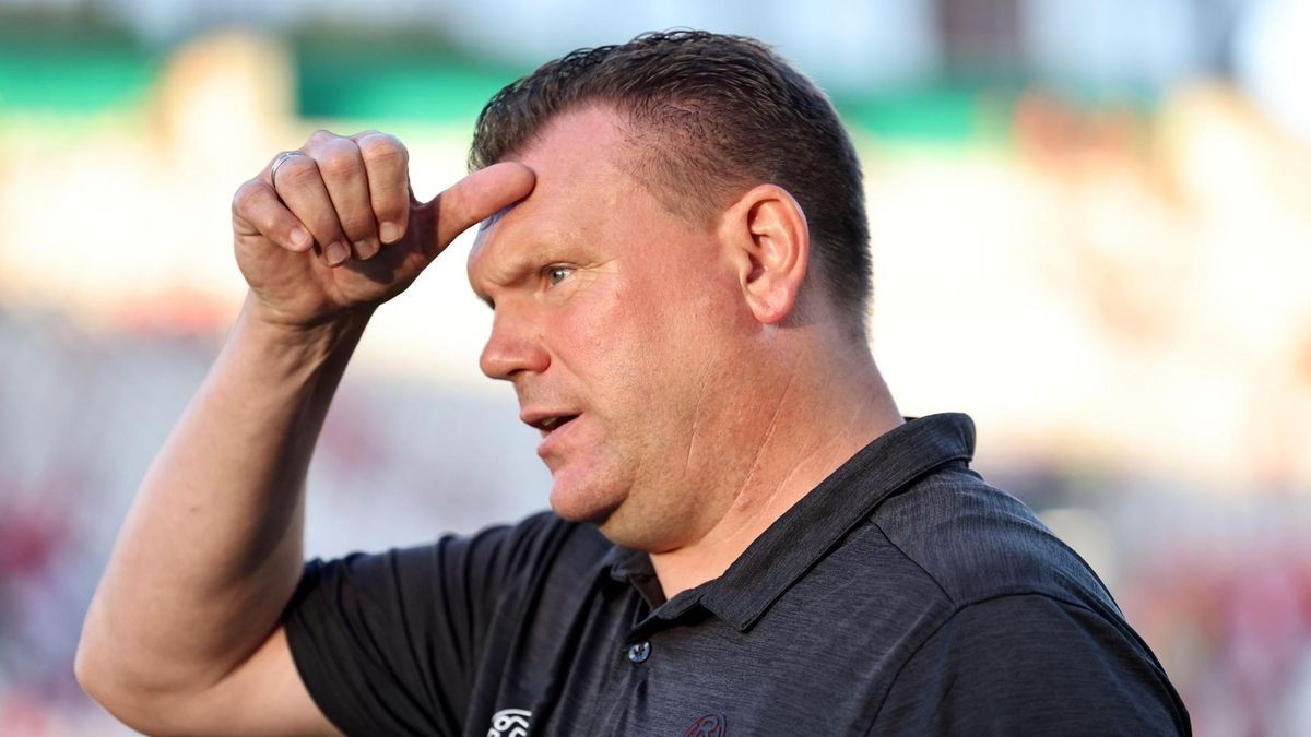 Rot-Weiss Essen v Borussia Dortmund - DFB Cup: Round One