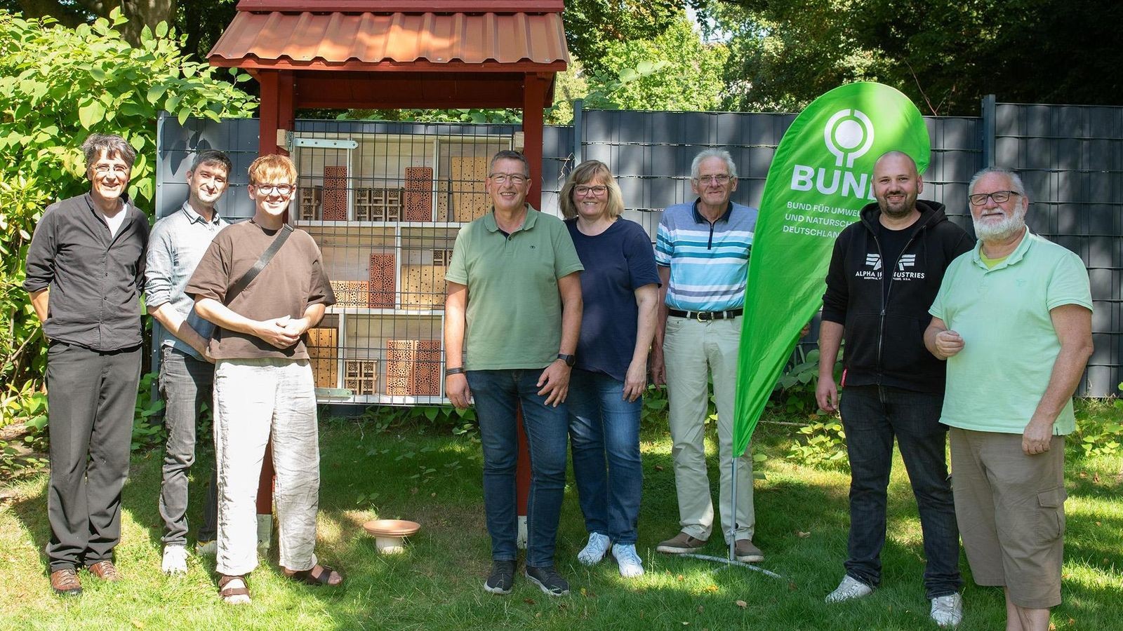 Zwei Essener Friedhöfe bieten nun Wildbienen ein Zuhause