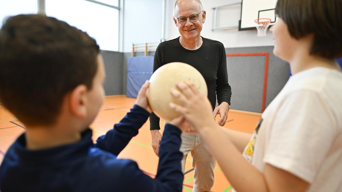 Öffnet das Sport-Areal der Uni erst für Kinder und Jugendliche, dann für alle anderen Bürgerinnen und Bürger: Sport-Professor Ulf Gebken. 
